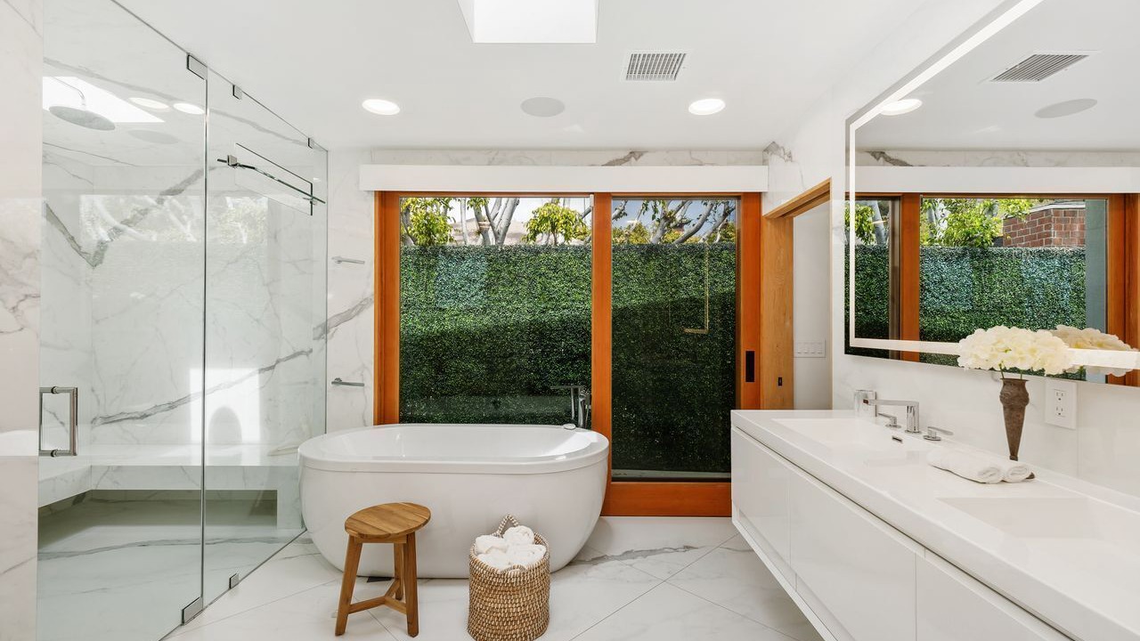 Photo of Bathroom in Eastern Malibu