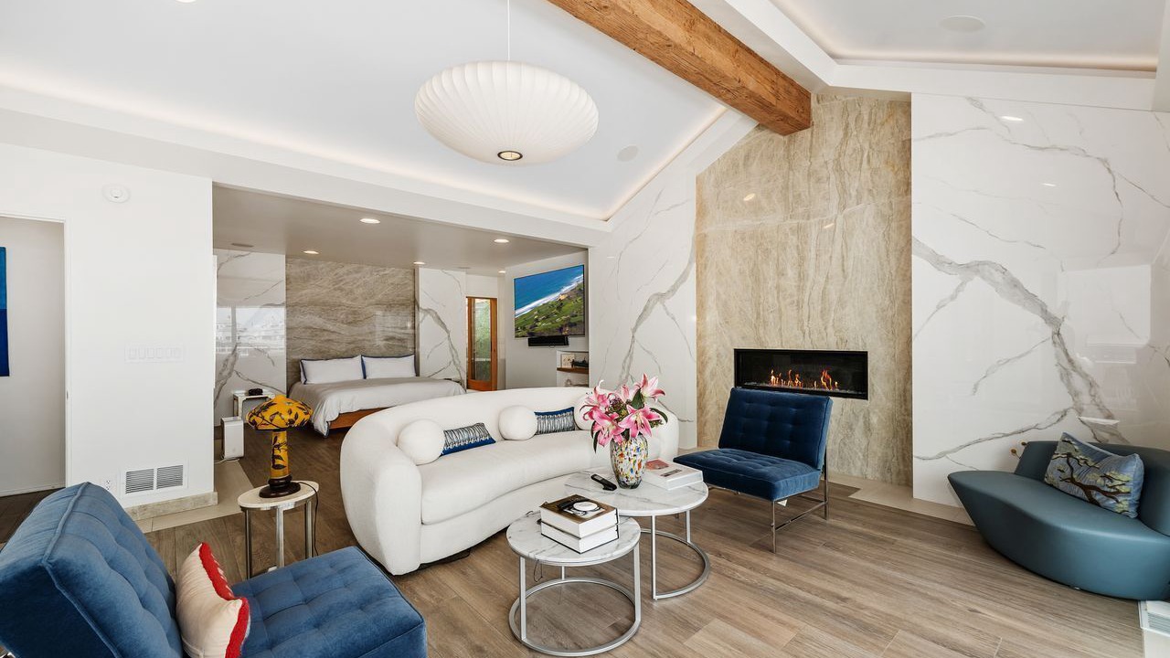 Photo of Livingroom in Eastern Malibu