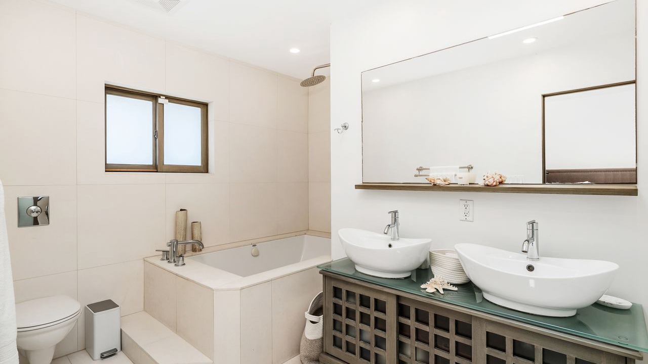 Photo of Bathroom in Eastern Malibu