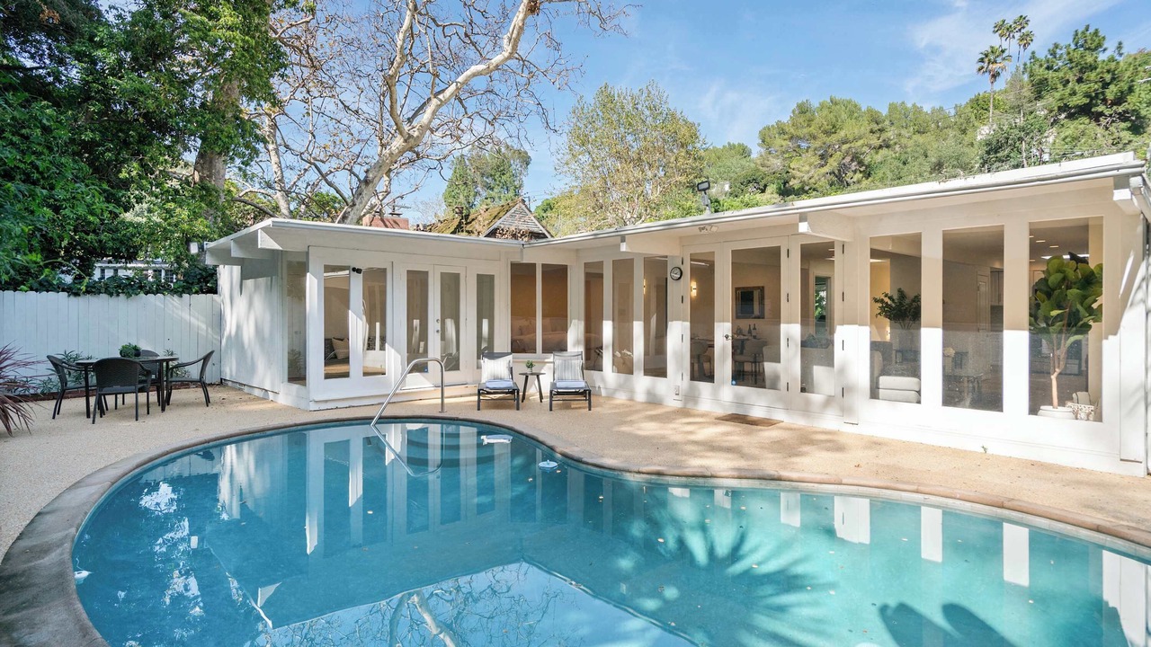 Photo of Bedroom in Beverly Glen