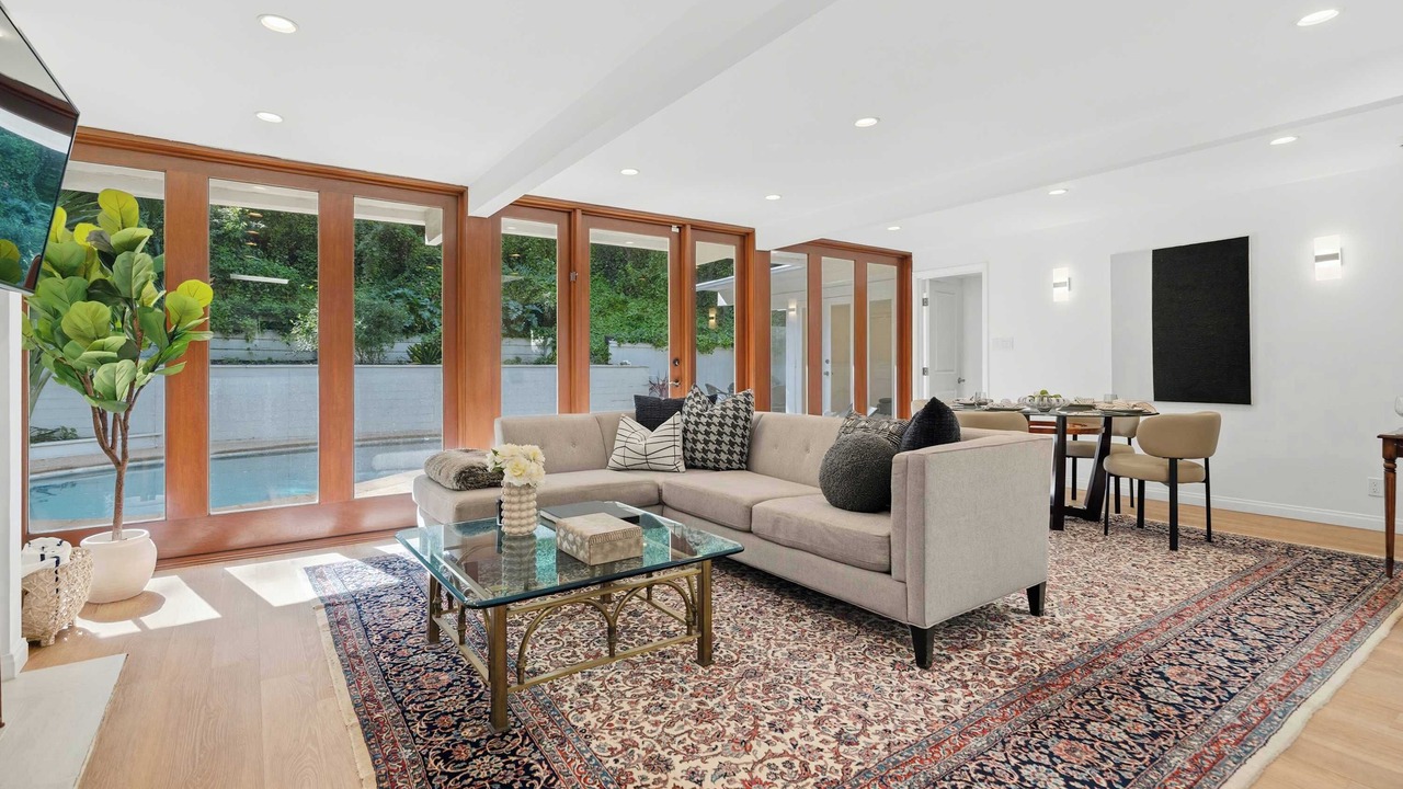 Photo of Bedroom in Beverly Glen