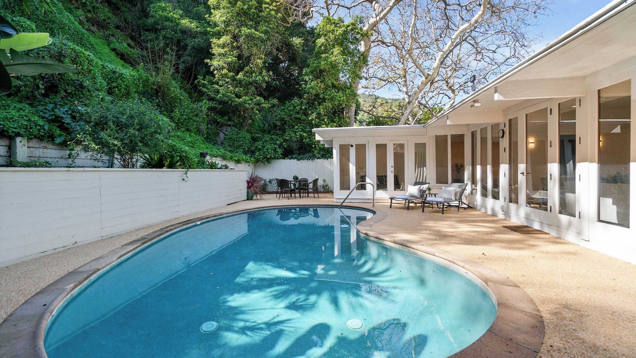 Photo of Bedroom in Beverly Glen