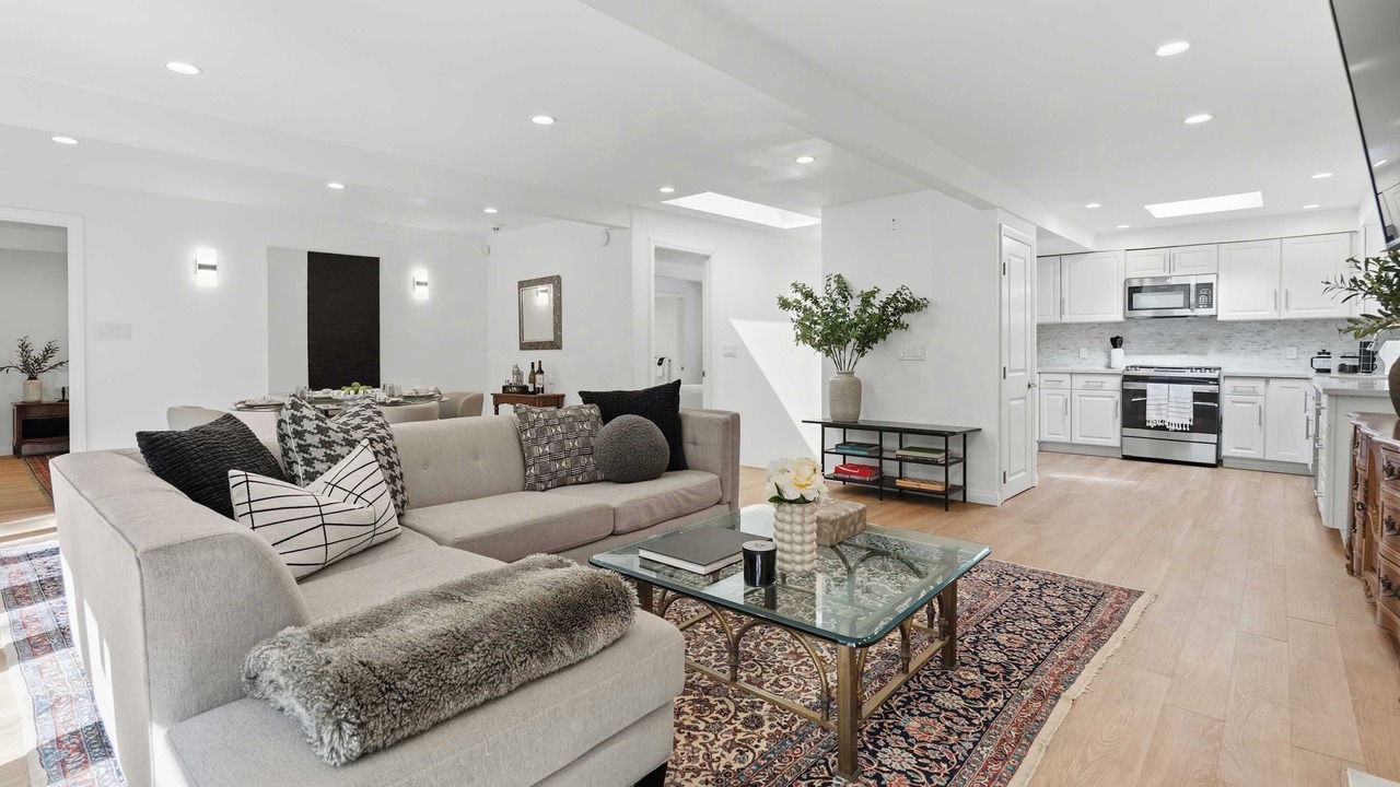 Photo of Bedroom in Beverly Glen