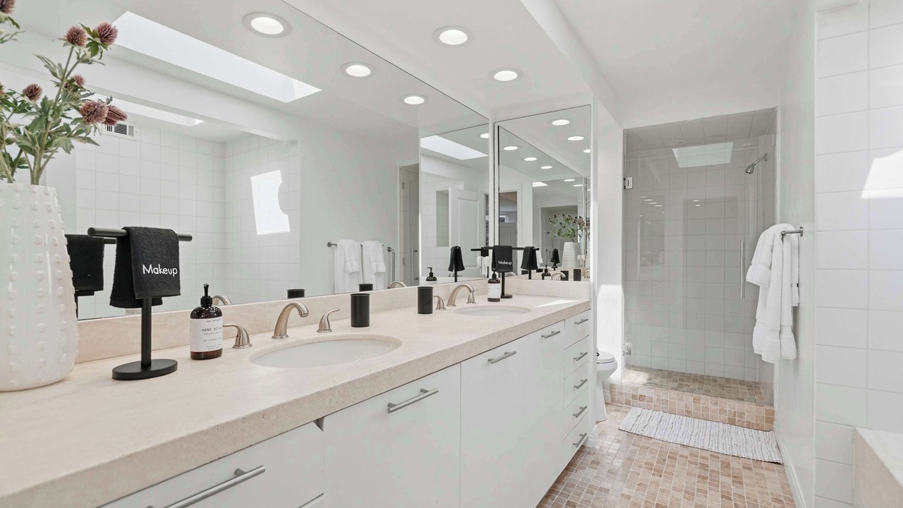 Photo of Bedroom in Beverly Glen