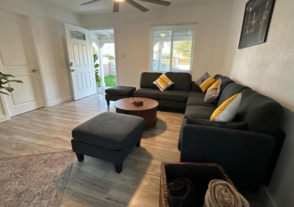 Photo of Livingroom in Lennox