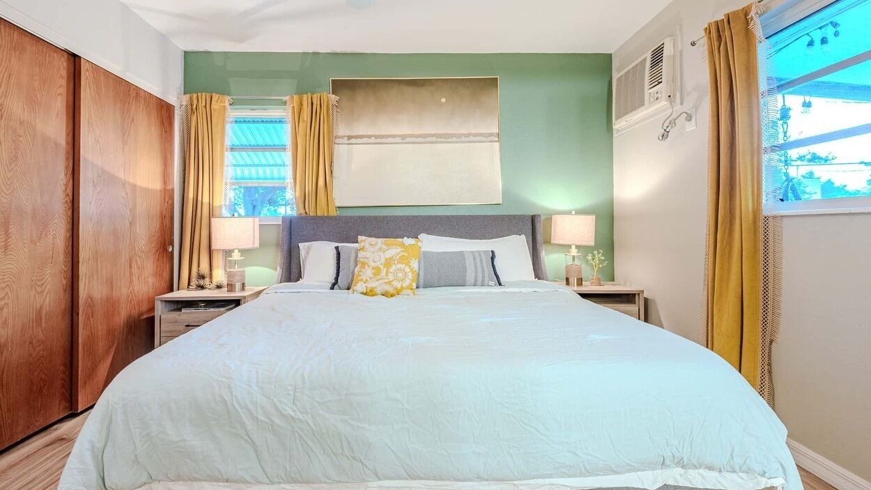 Photo of Bedroom in Venice Gardens