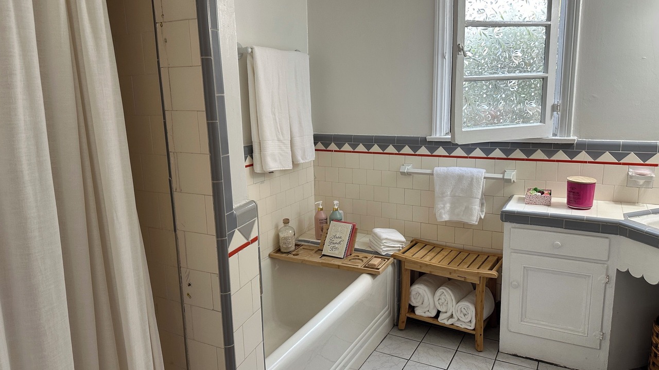 Photo of Bathroom in Carthay Circle