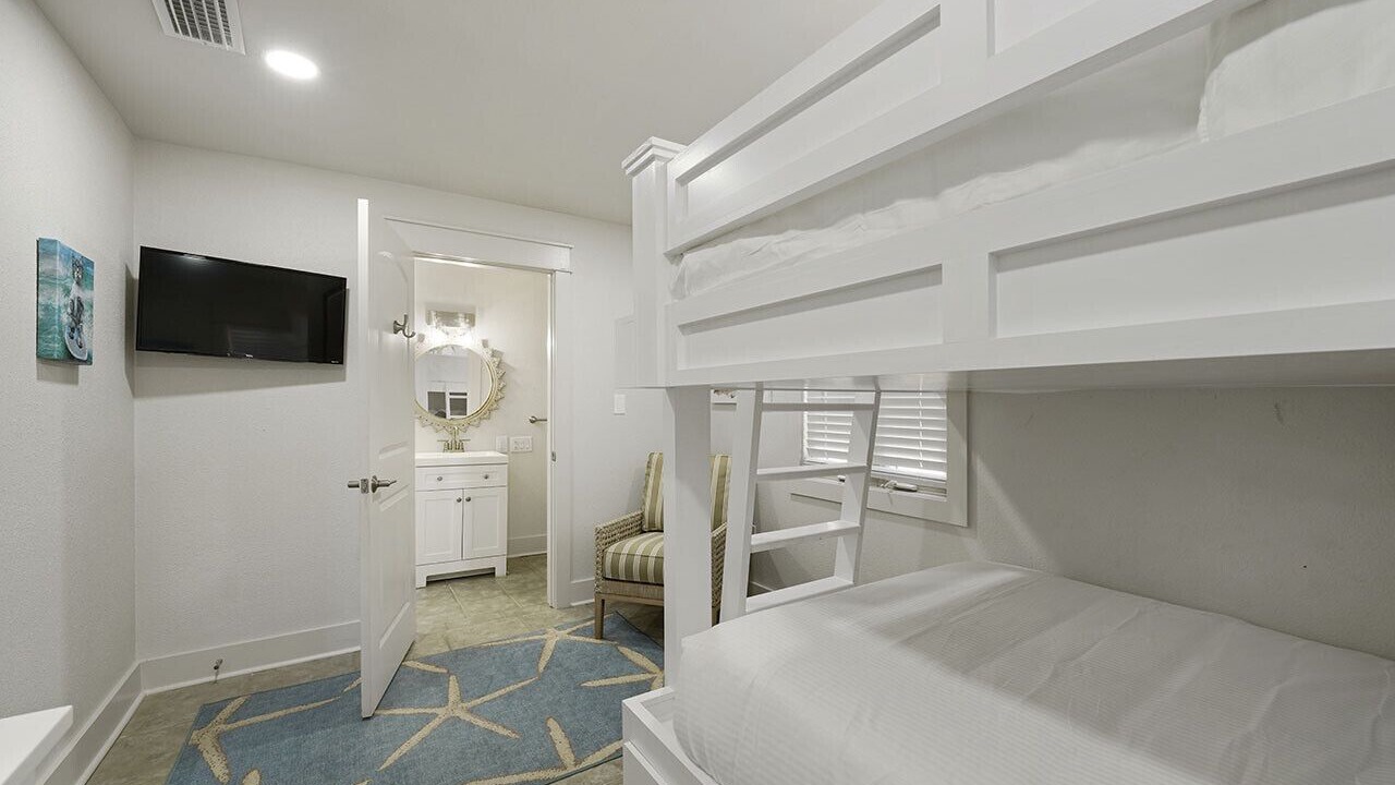 Photo of Bedroom in Gulf Pines