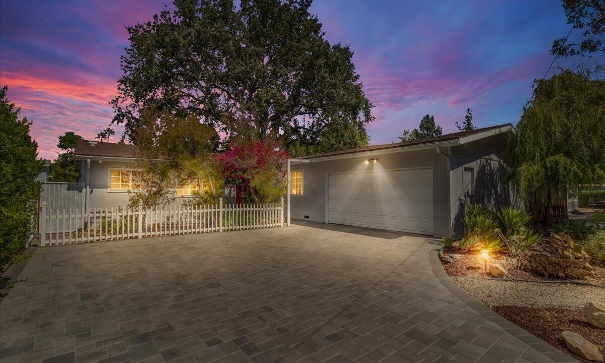Photo of Outdoor in Woodland Hills