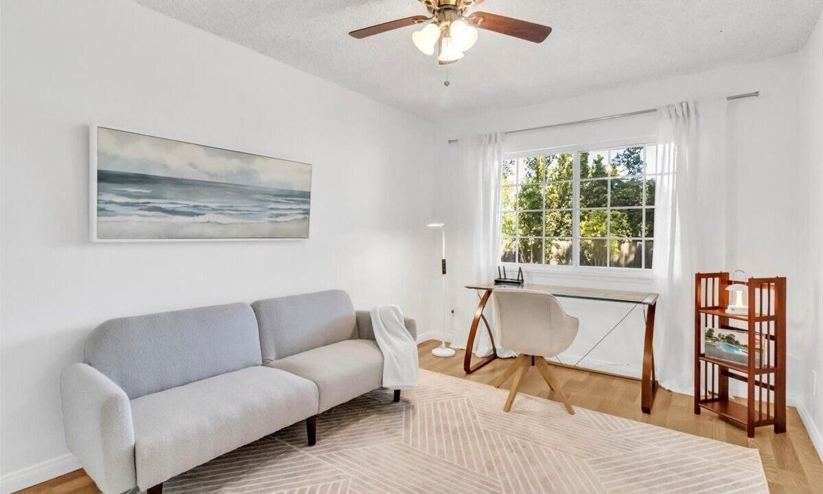 Photo of Livingroom in Woodland Hills
