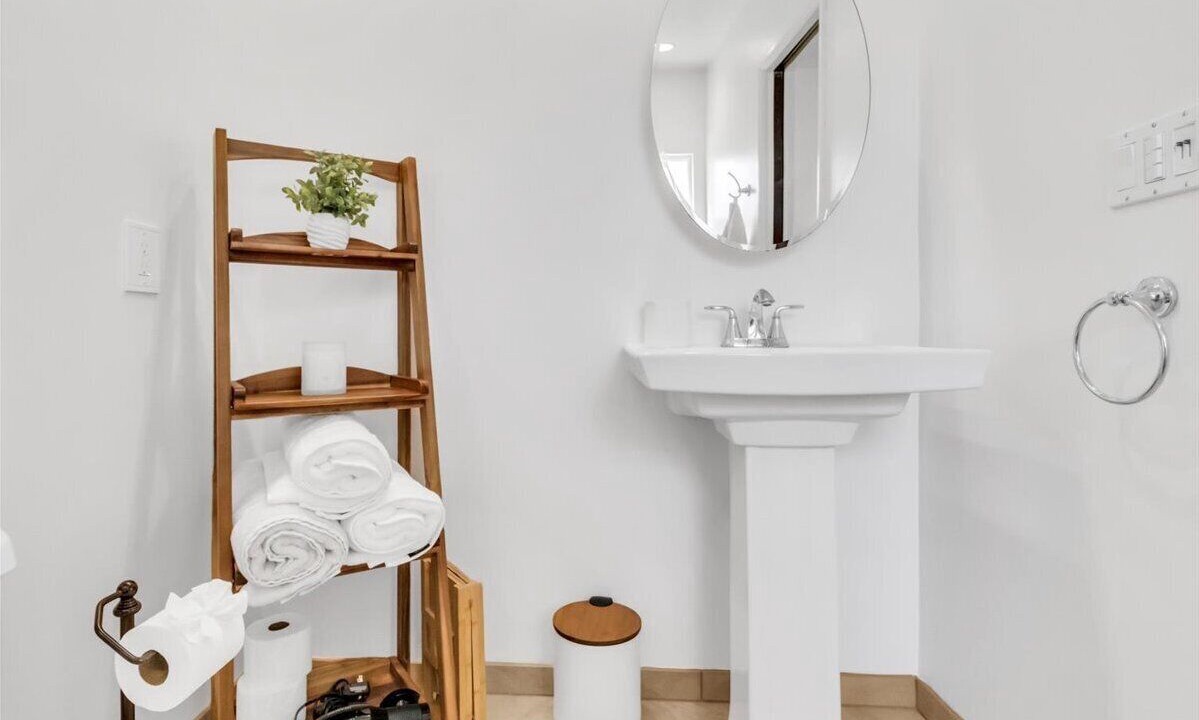 Photo of Bathroom in Woodland Hills