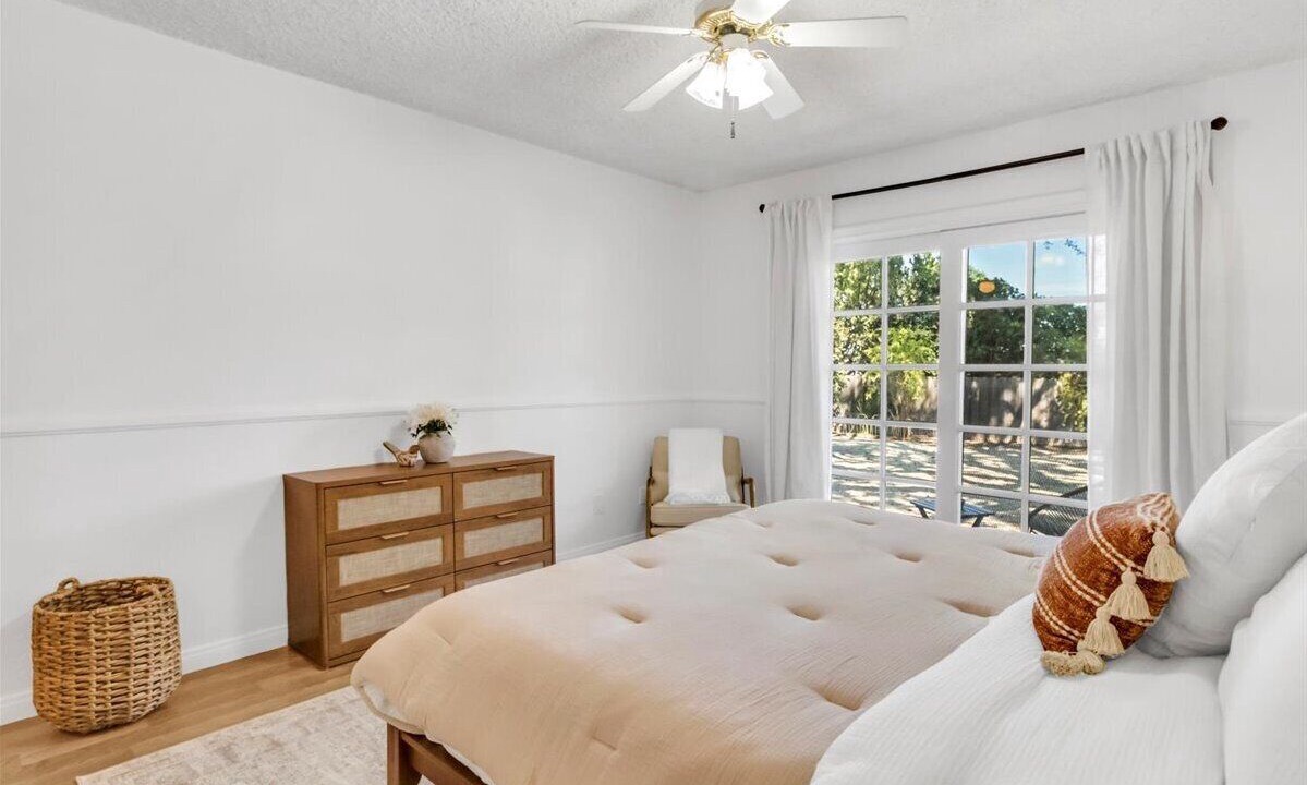 Photo of Bedroom in Woodland Hills