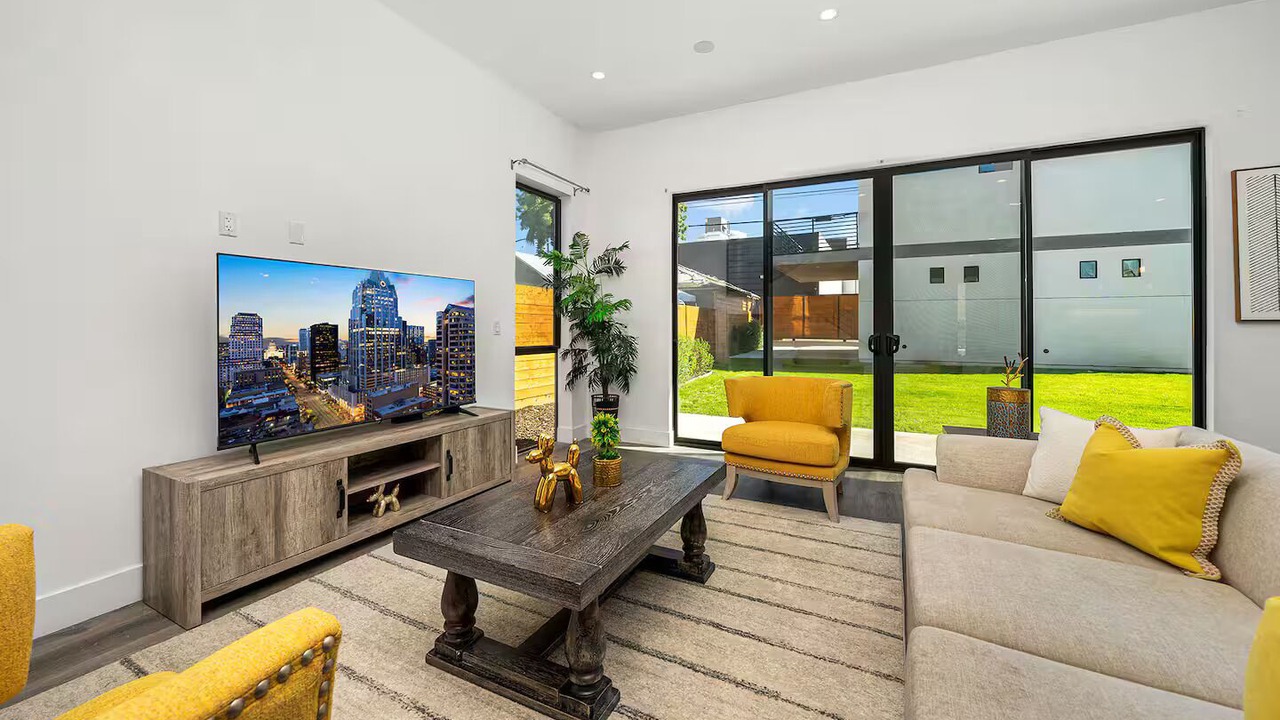 Photo of Livingroom in Melrose