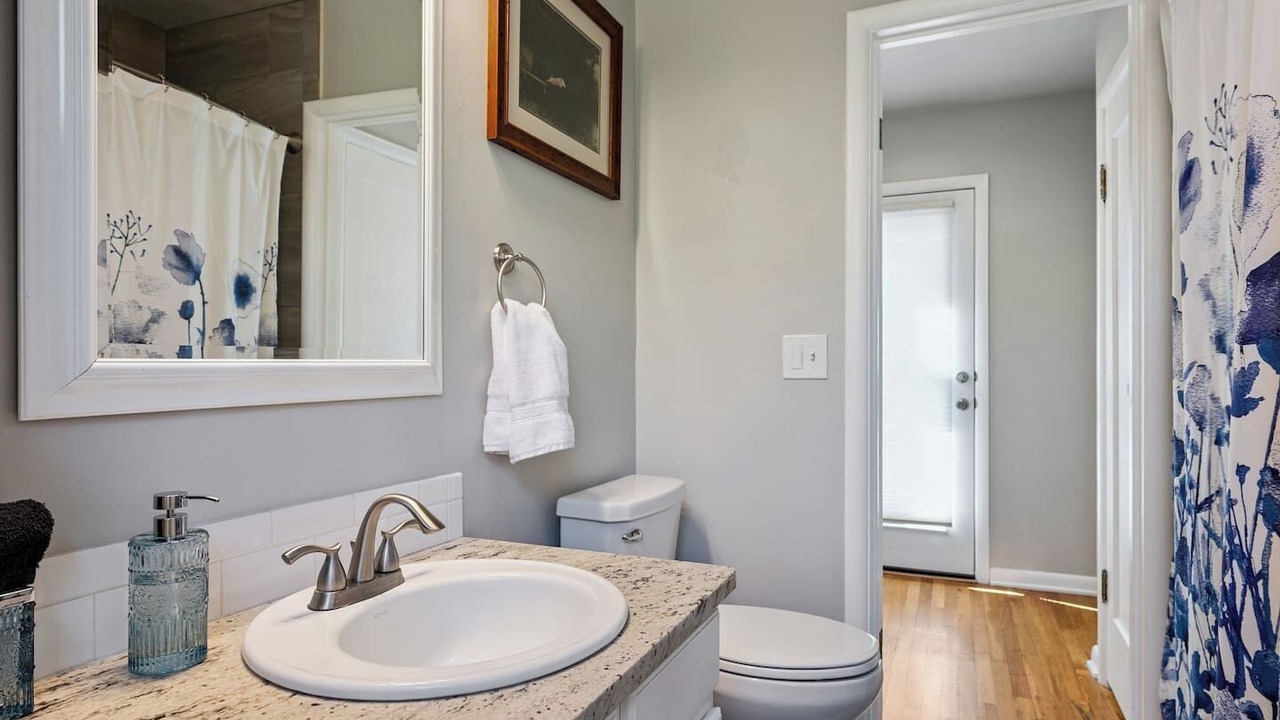 Photo of Bathroom in Depot Bench