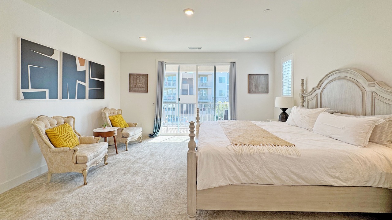 Photo of Bedroom in Lake Forest