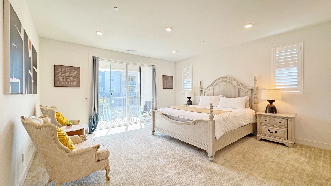Photo of Bedroom in Lake Forest