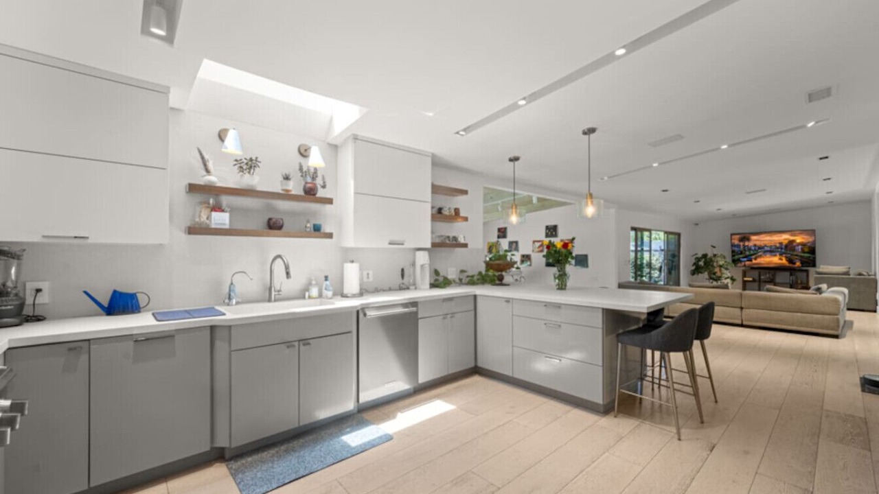 Photo of Kitchen in Woodland Hills