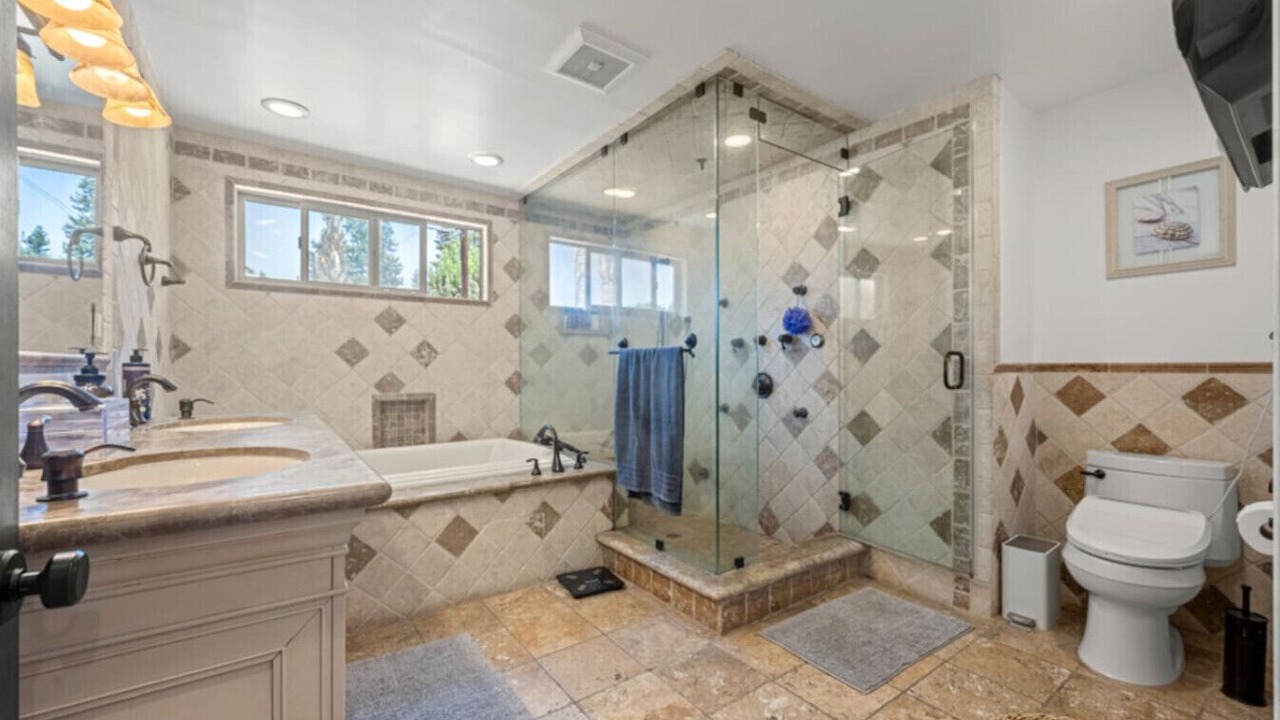 Photo of Bathroom in Woodland Hills