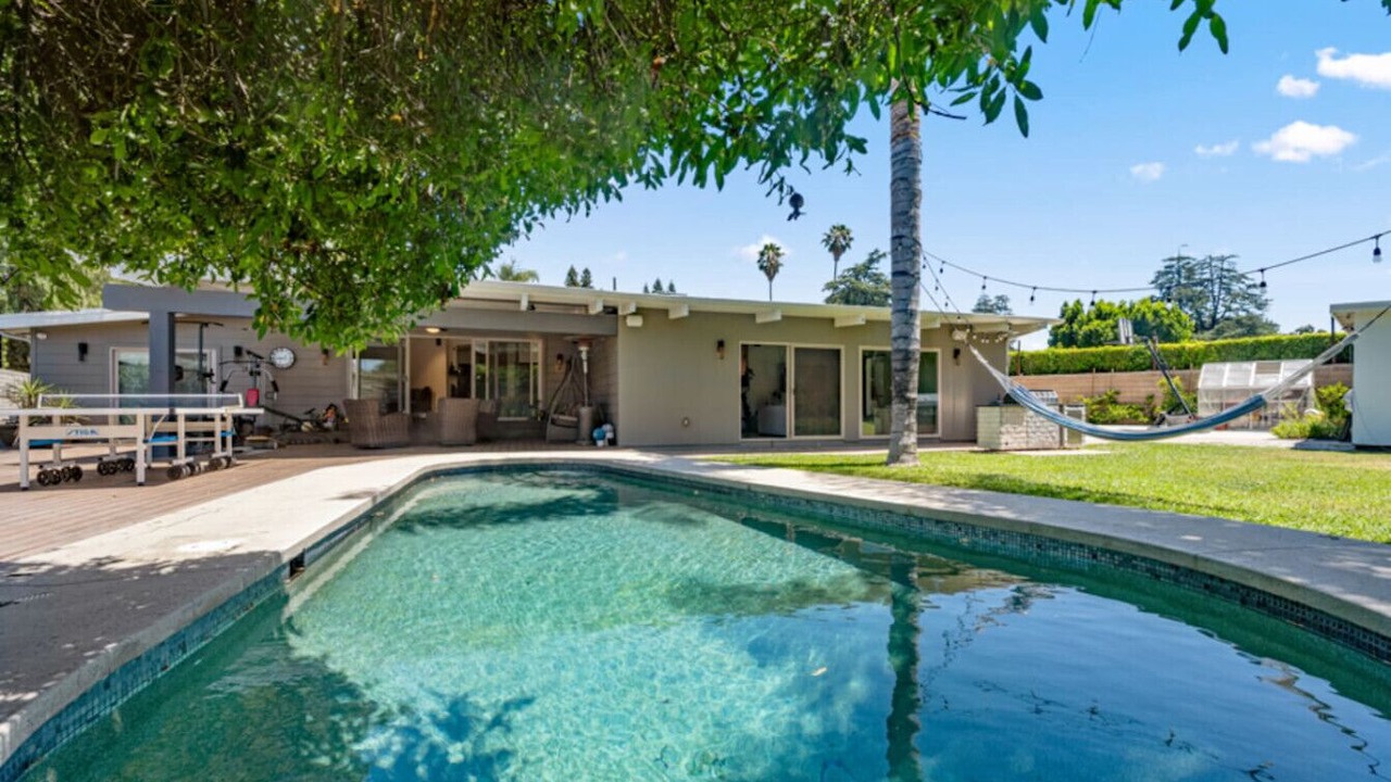 Photo of Outdoor in Woodland Hills