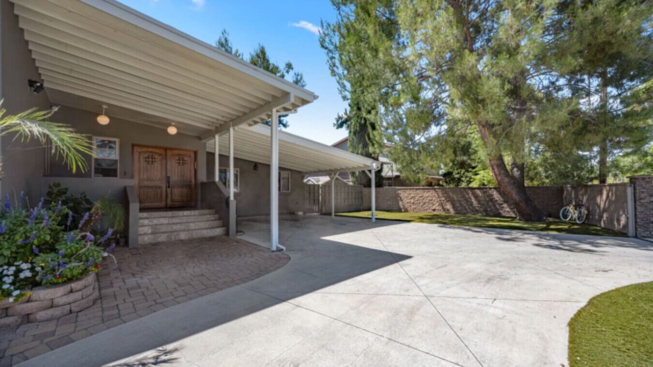 Photo of Outdoor in Woodland Hills