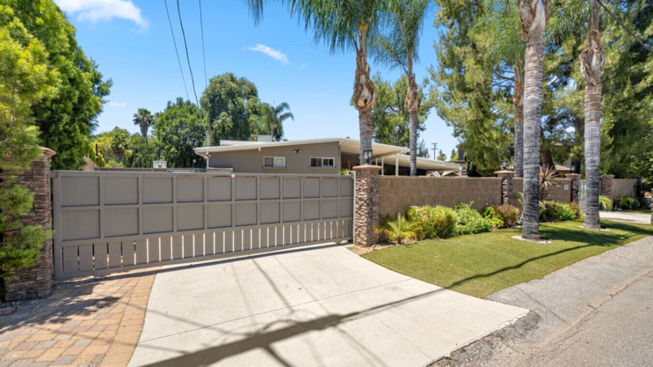Photo of Outdoor in Woodland Hills