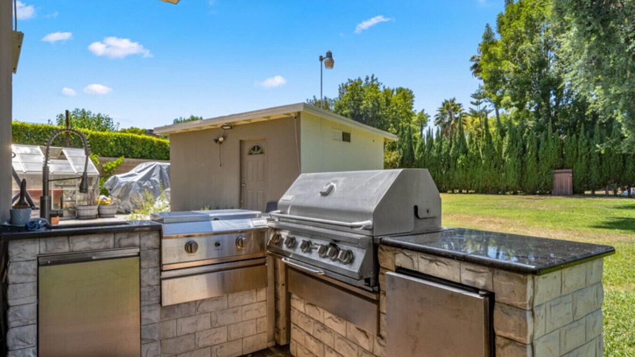 Photo of Outdoor in Woodland Hills