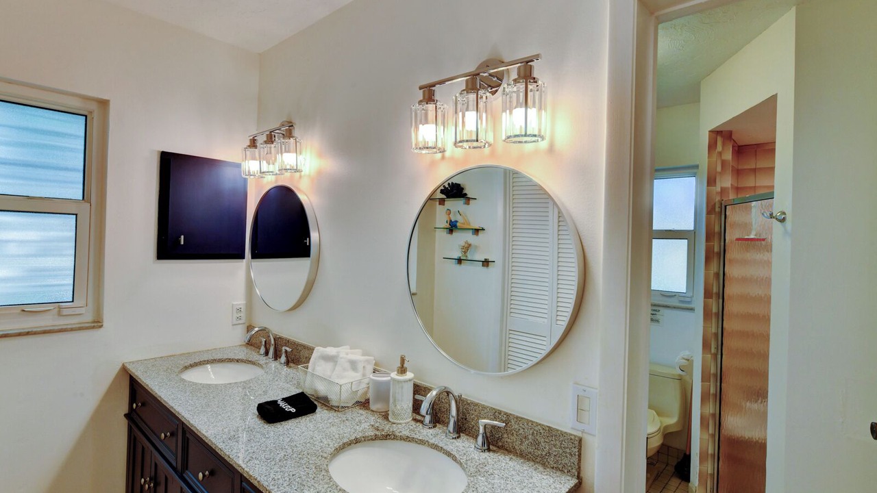 Photo of Bathroom in Gulf Gate Estates