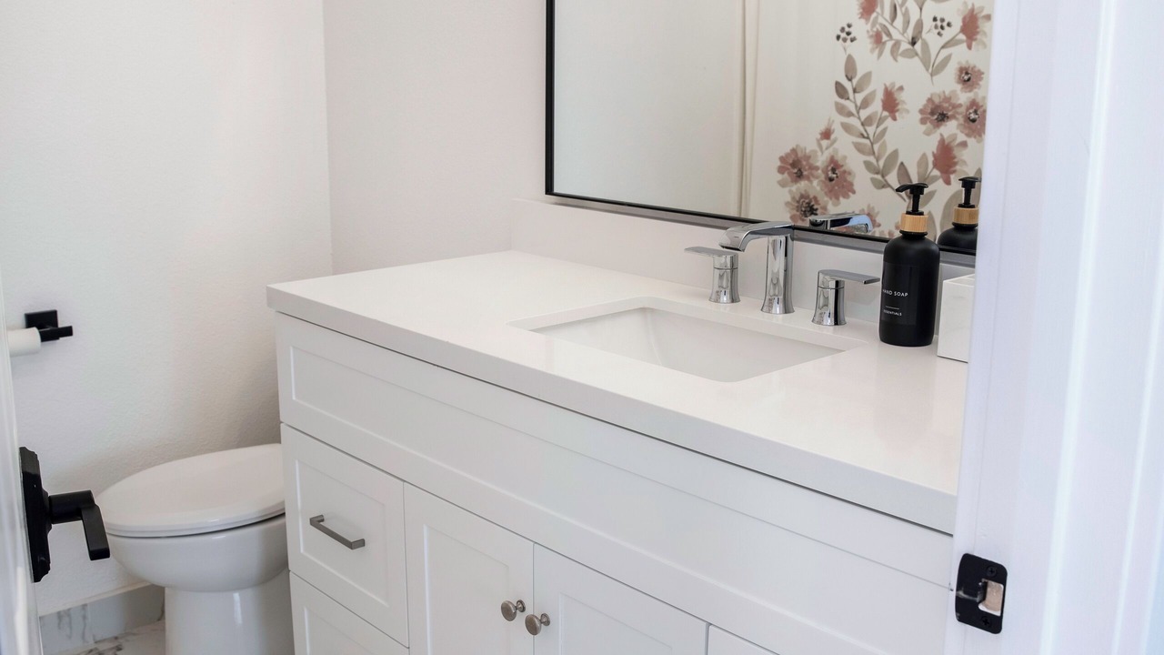 Photo of Bathroom in Canyon Gate Master
