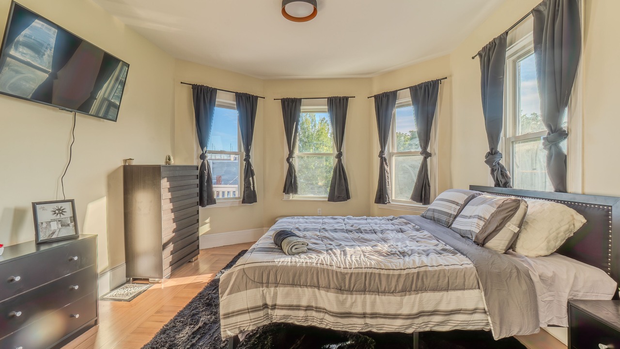 Photo of Bedroom in East Somerville