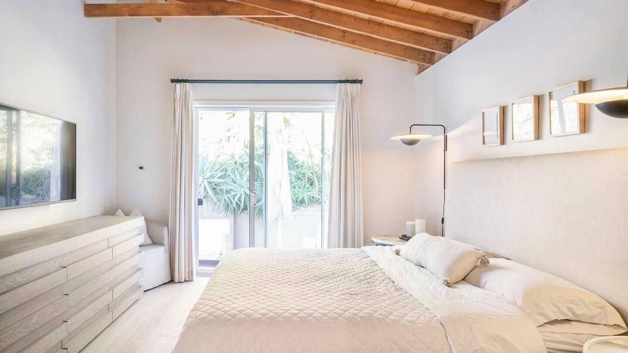 Photo of Bedroom in Eastern Malibu