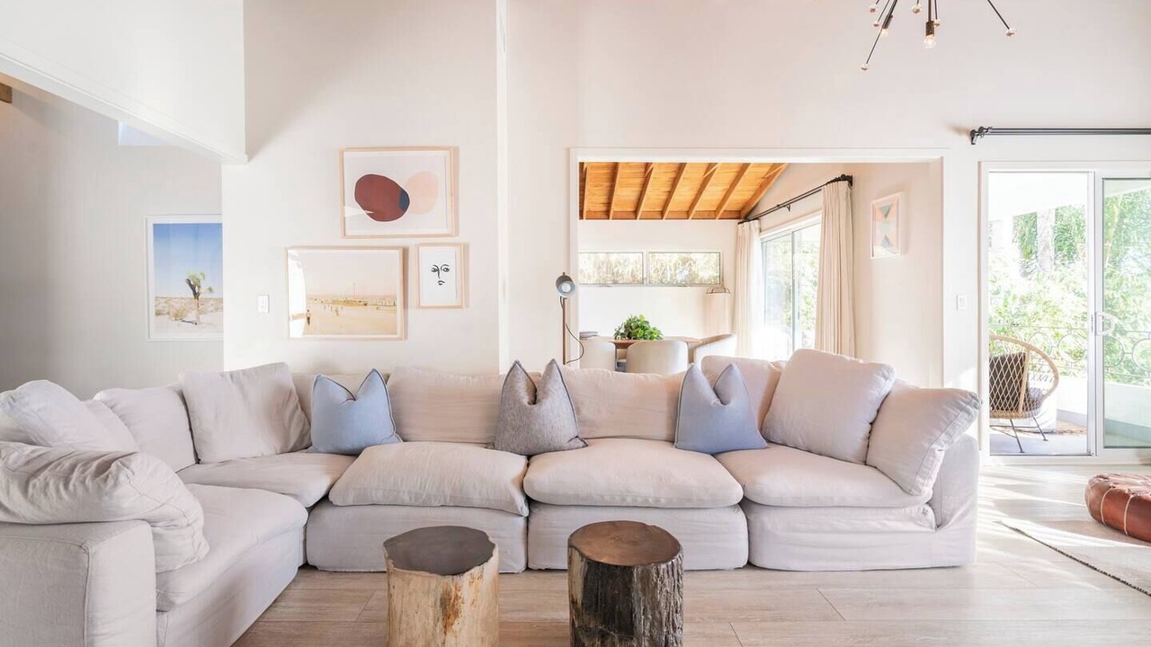 Photo of Livingroom in Eastern Malibu
