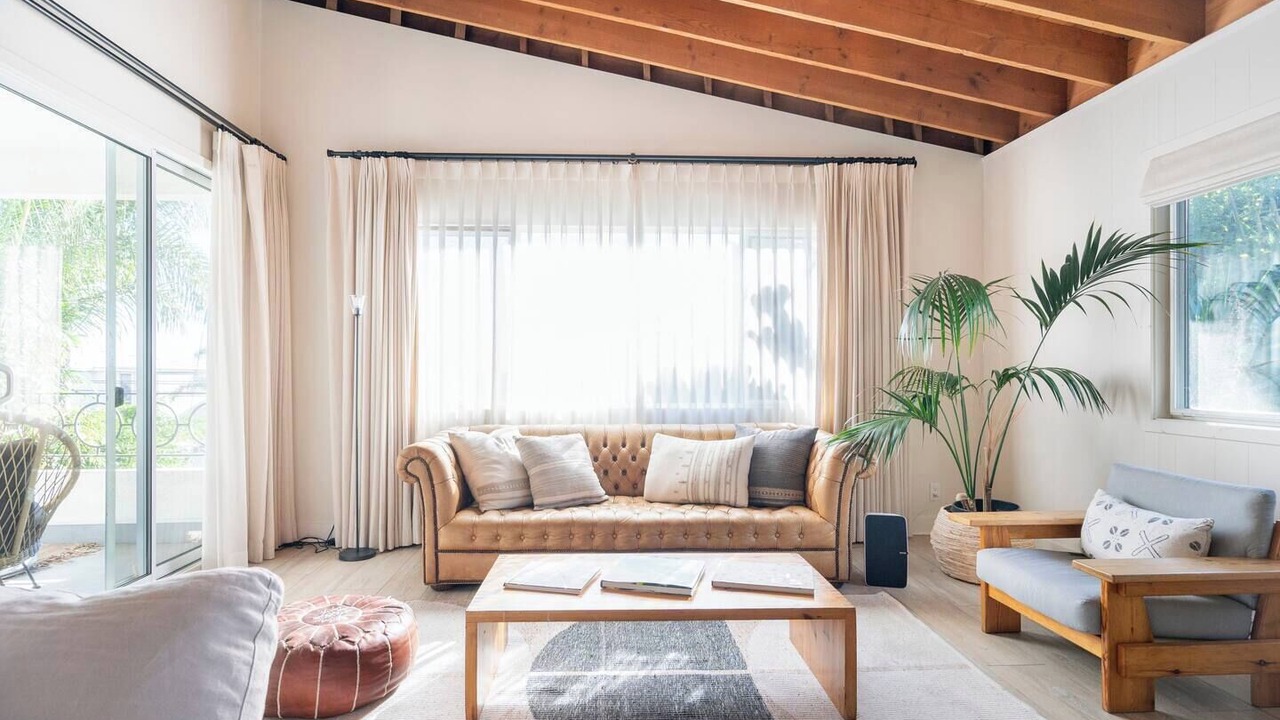 Photo of Livingroom in Eastern Malibu