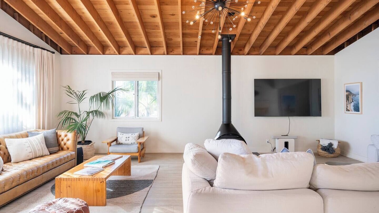 Photo of Livingroom in Eastern Malibu
