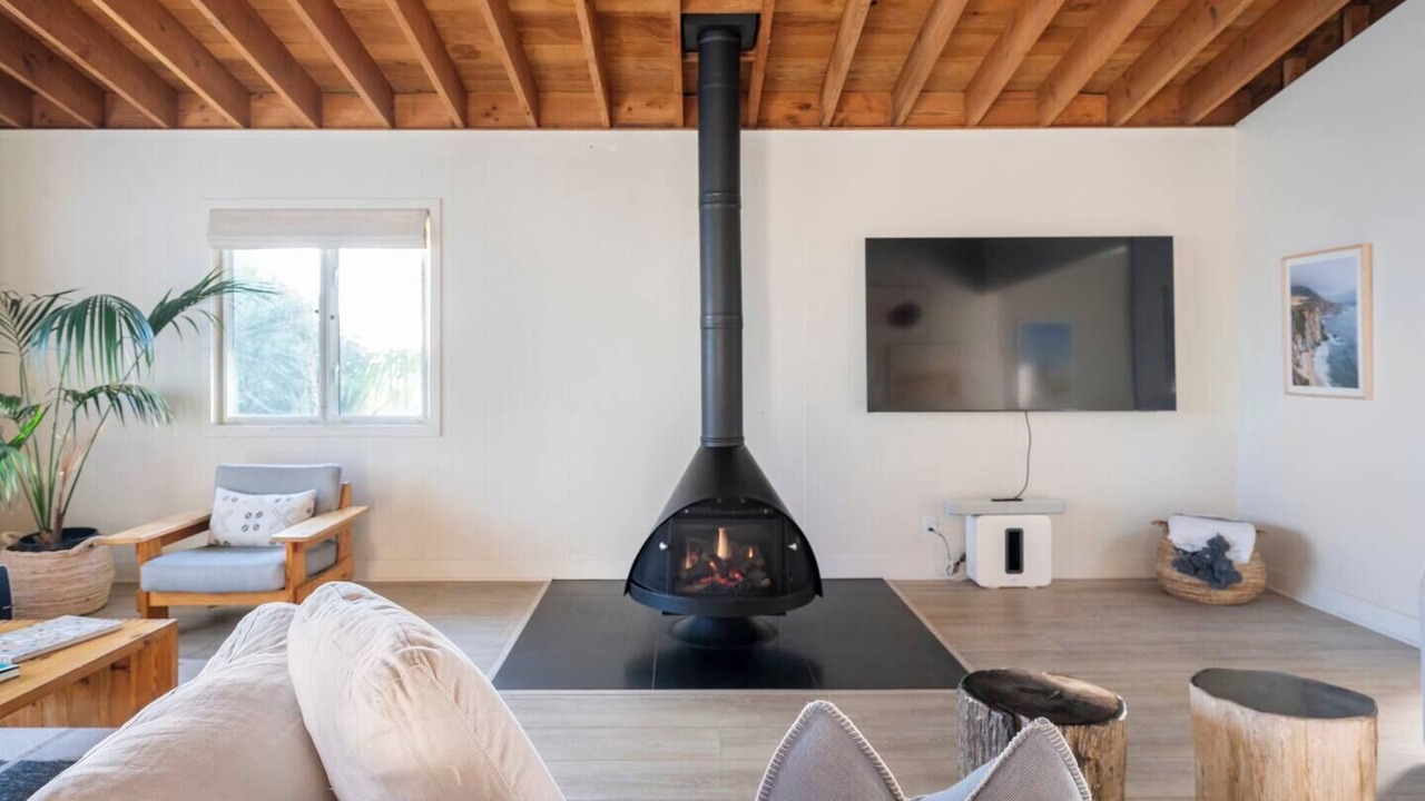 Photo of Livingroom in Eastern Malibu