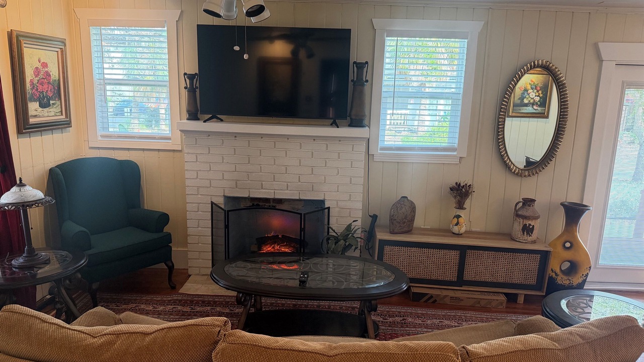 Photo of Livingroom in Downtown