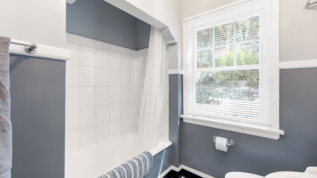 Photo of Bathroom in Hollywood Heights