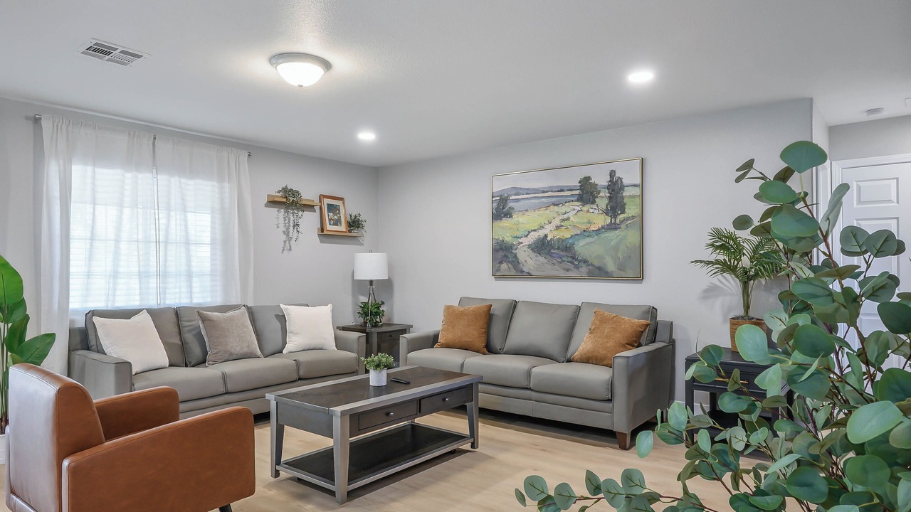 Photo of Livingroom in Enterprise