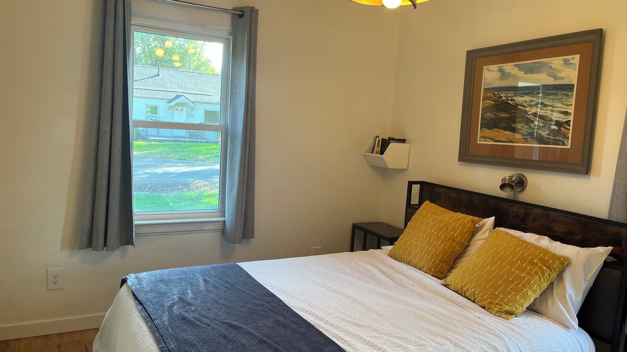Photo of Bedroom in Depot Bench