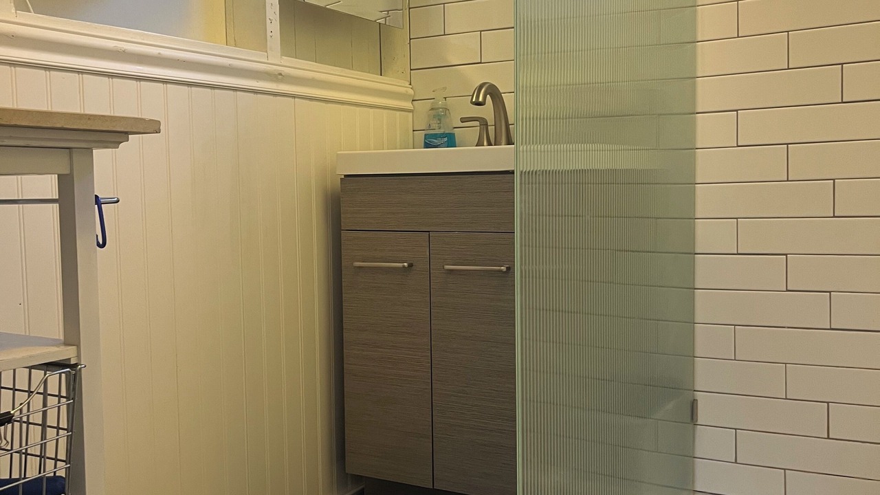 Photo of Bathroom in Depot Bench