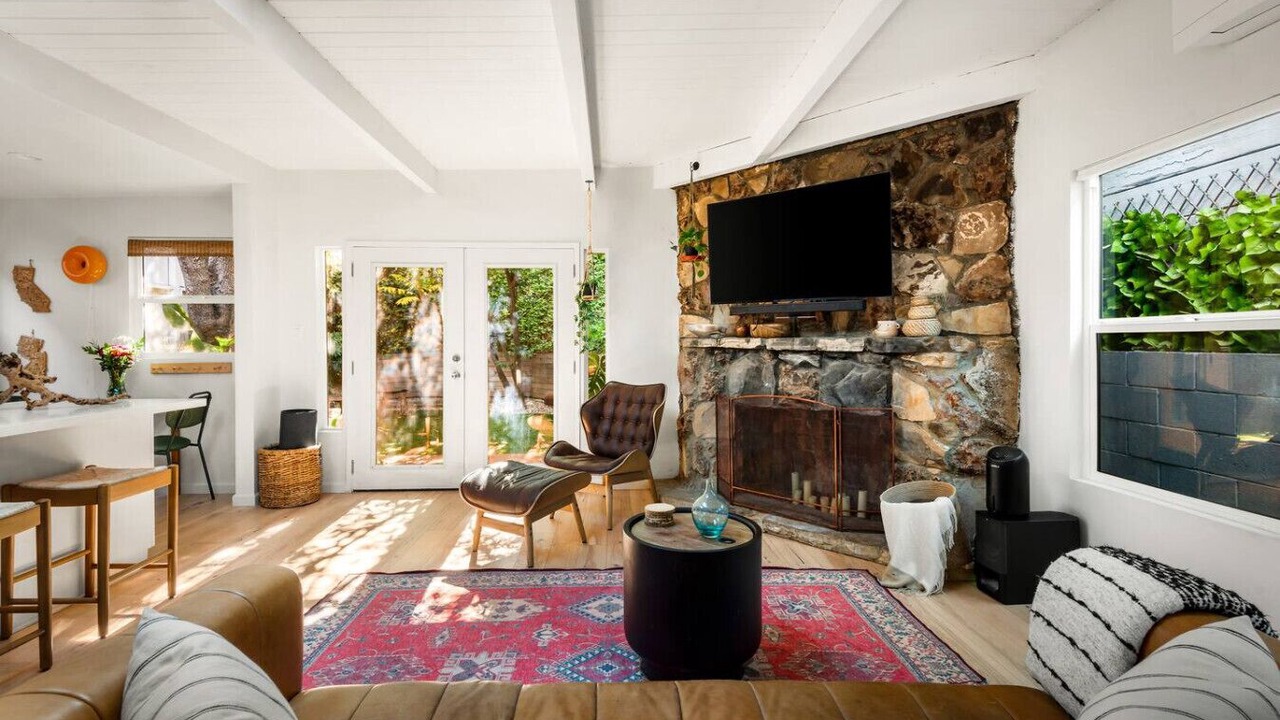 Photo of Livingroom in Hollywood Hills West