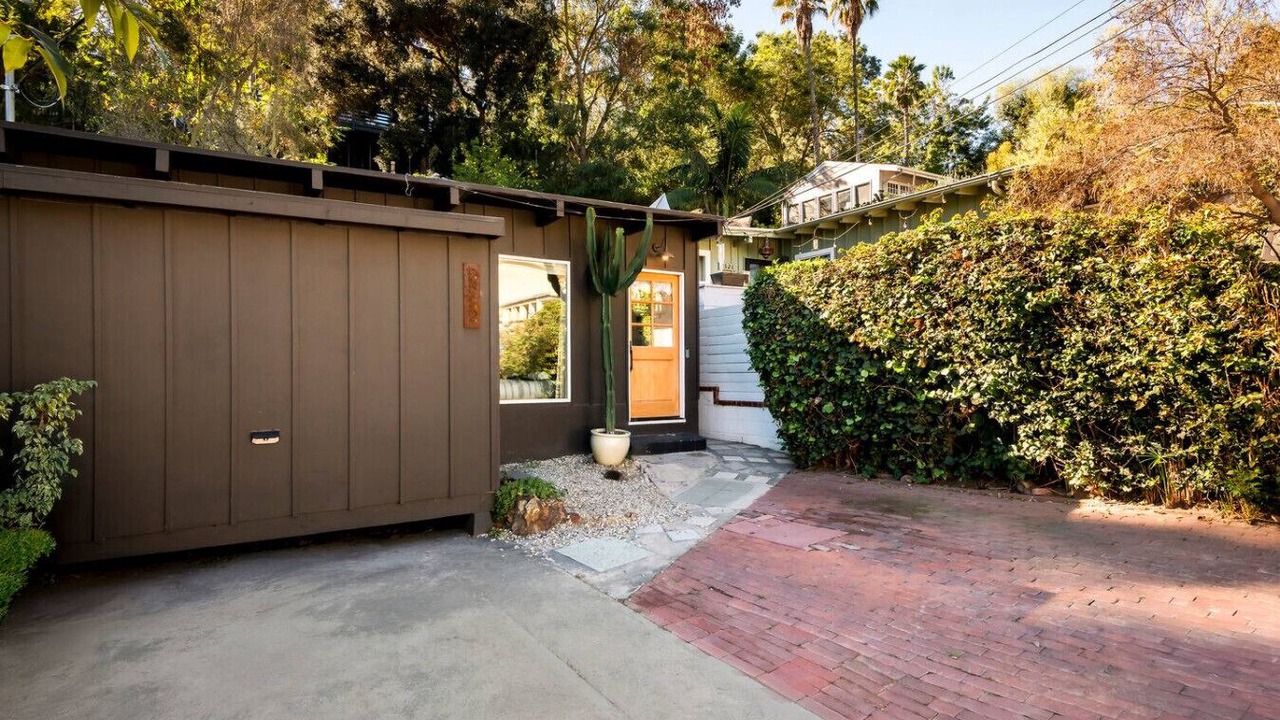 Photo of Others in Hollywood Hills West