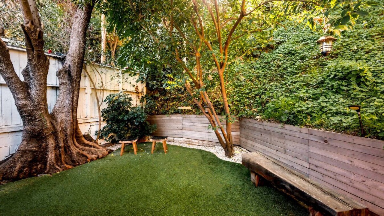 Photo of Outdoor in Hollywood Hills West