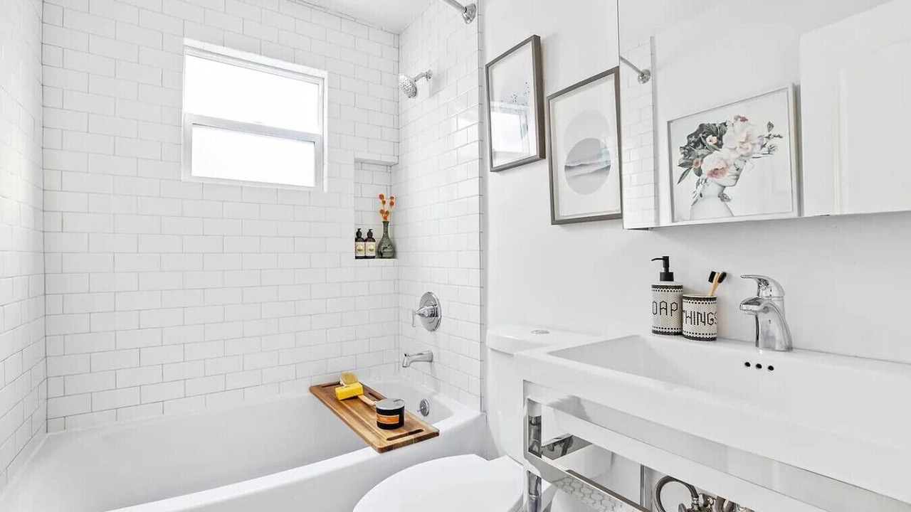 Photo of Bathroom in Hollywood Hills West