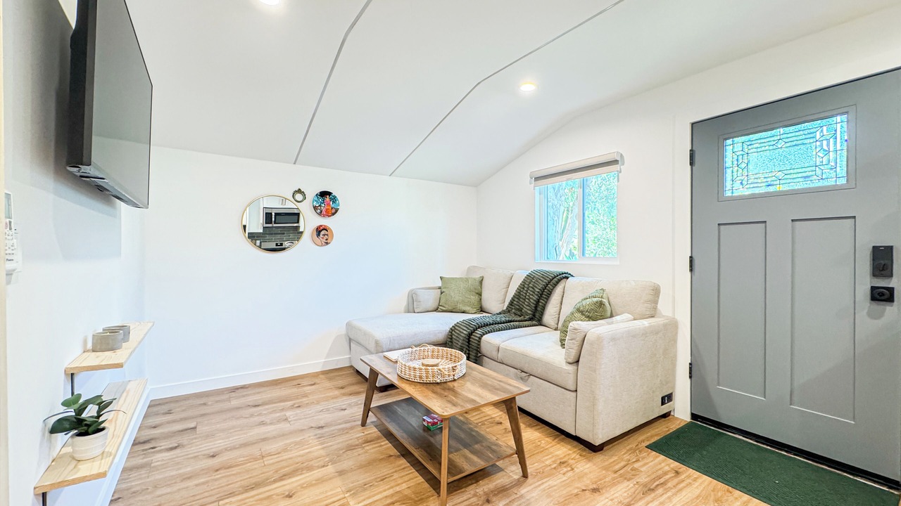 Photo of Livingroom in Woodland Hills