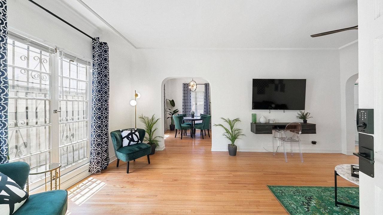 Photo of Livingroom in Beverly Grove