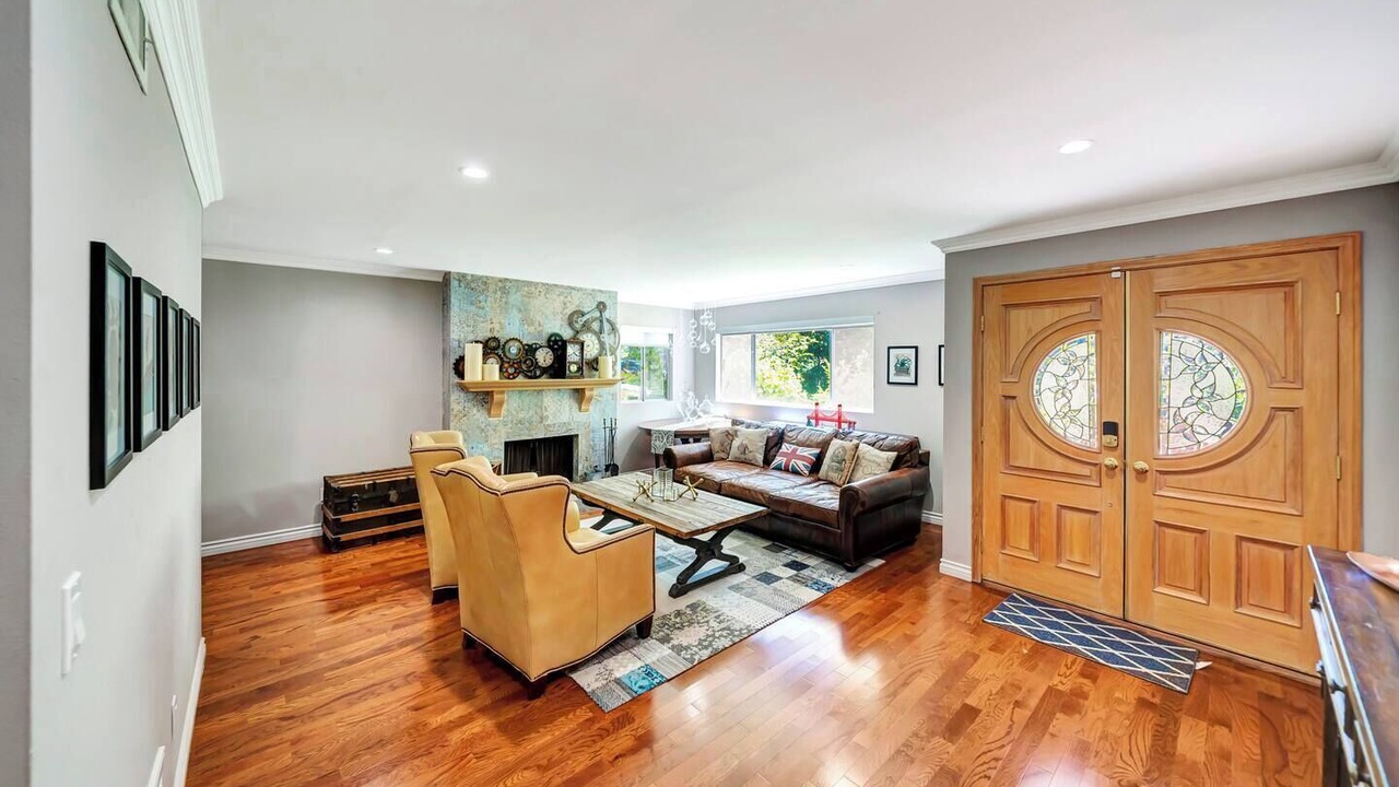 Photo of Livingroom in Woodland Hills
