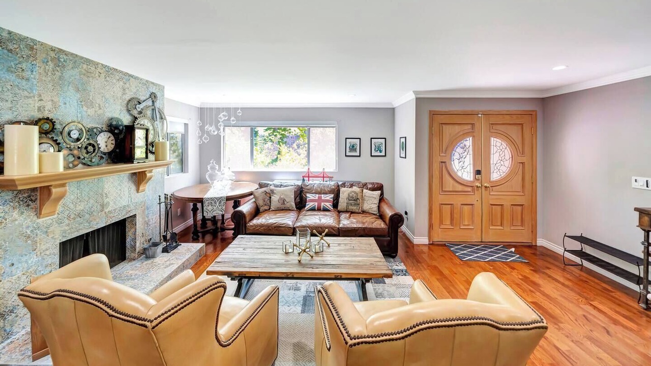 Photo of Livingroom in Woodland Hills