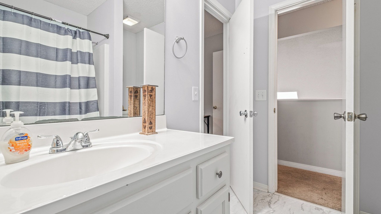 Photo of Bathroom in Myrtle Grove