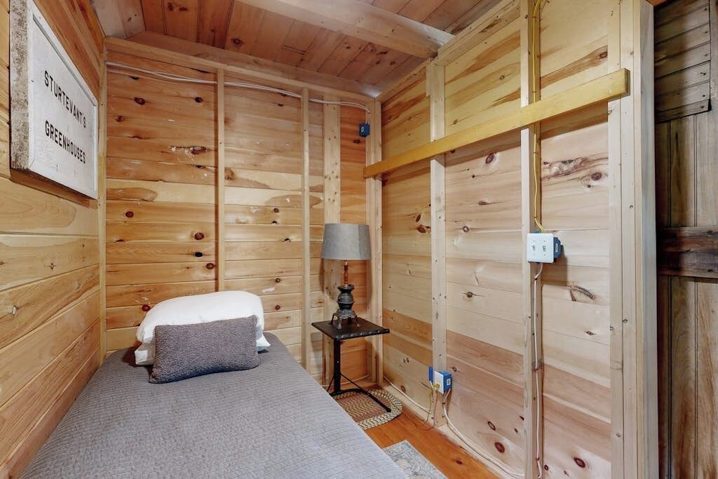 Photo of Bedroom in Oakland