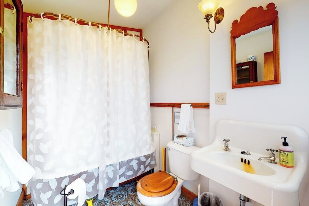 Photo of Bathroom in Paris Hill